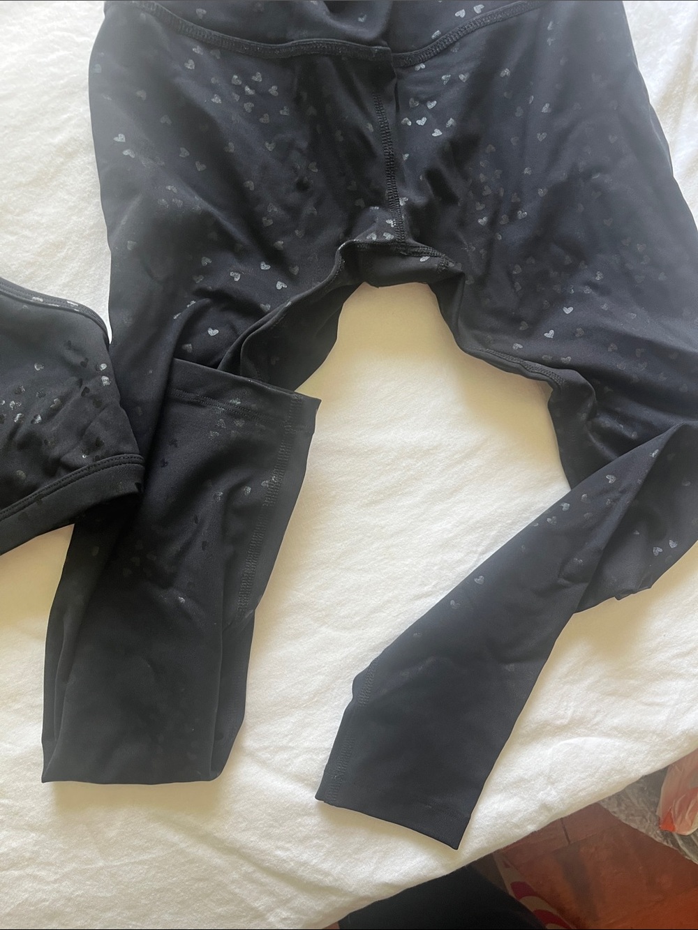 Beyond Yoga Black Heart-Print Strappy Bralette and leggings - Picture 3 of 5